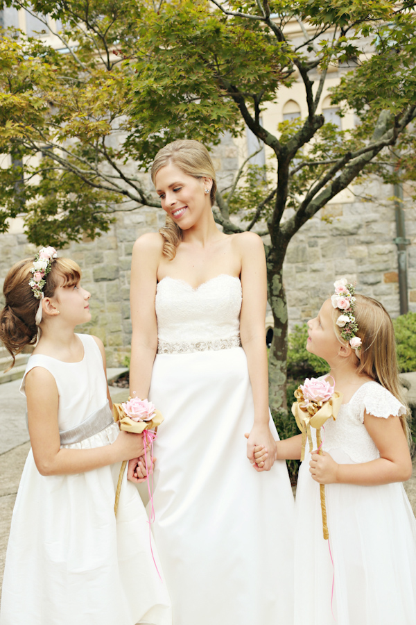 North Carolina wedding at The Carolina Yacht Club, photo by Whitebox Photo | via junebugweddings.com