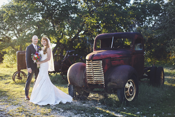 colorful texas wedding at Starhill Ranch, photo by Austin wedding photographer Christina Carroll Photography | via junebugweddings.com