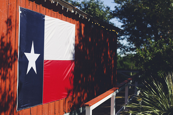 colorful texas wedding at Starhill Ranch, photo by Austin wedding photographer Christina Carroll Photography | via junebugweddings.com