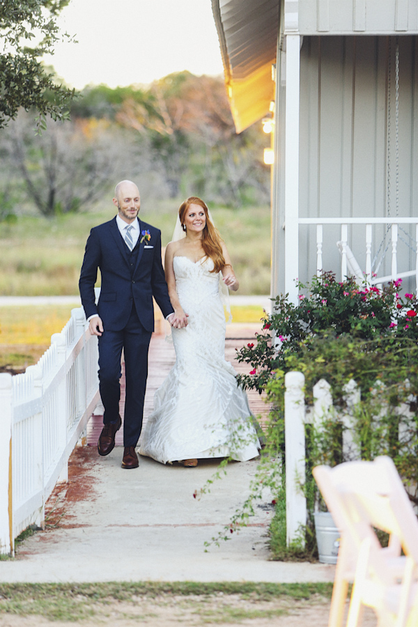 colorful texas wedding at Starhill Ranch, photo by Austin wedding photographer Christina Carroll Photography | via junebugweddings.com