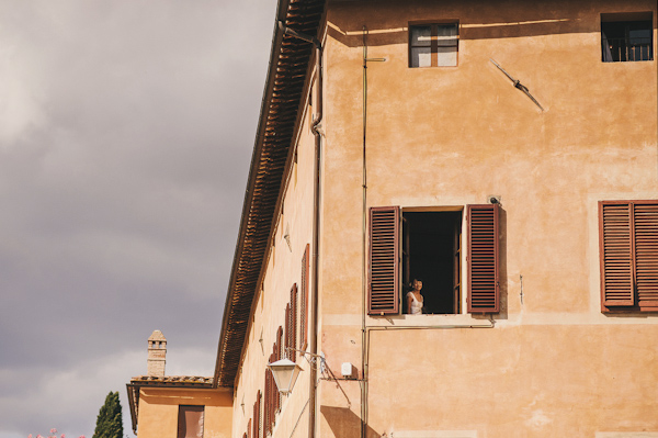 destination wedding in Sienna, Italy - photo by This Modern Love | via junebugweddings.com