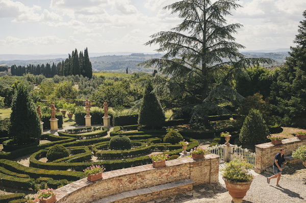 destination wedding in Sienna, Italy - photo by This Modern Love | via junebugweddings.com