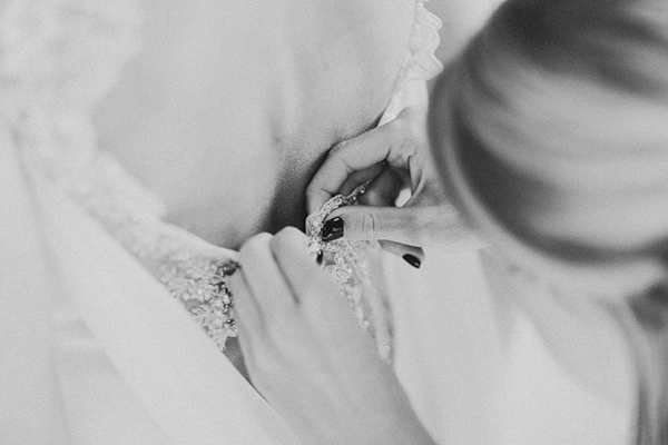 pretty bridal style with photography by Benj Haisch | via junebugweddings.com (17)