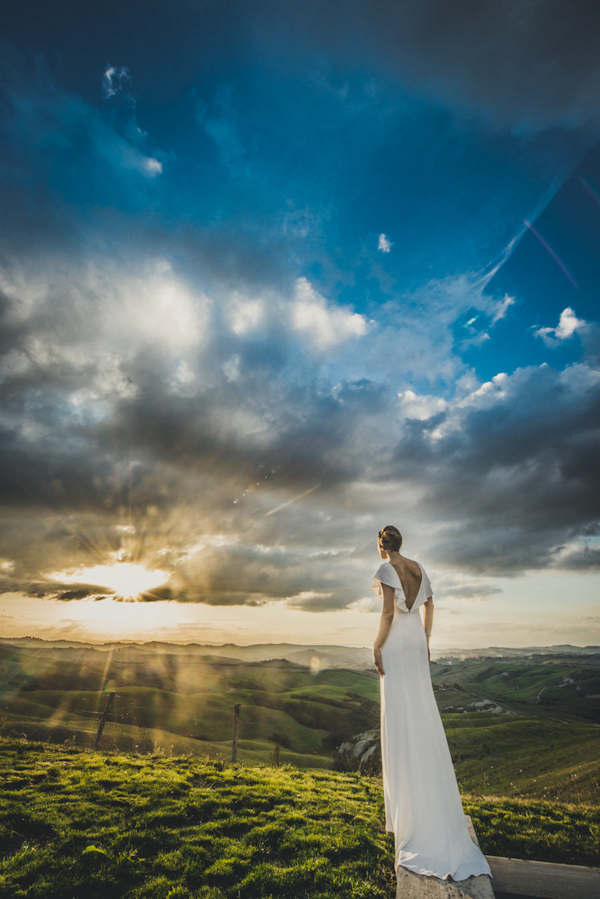 picturesque elopement in Tuscany with photography by Roberto Panciatici | via junebugweddings.com (11)