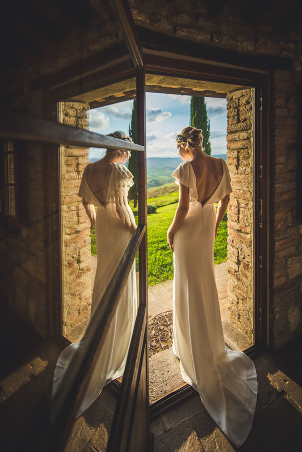 picturesque elopement in Tuscany with photography by Roberto Panciatici | via junebugweddings.com (25)