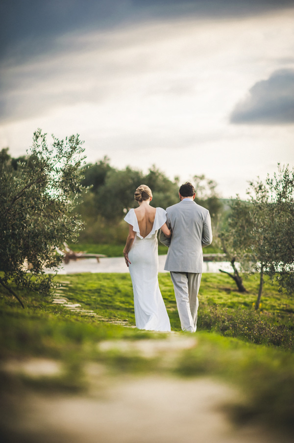 picturesque elopement in Tuscany with photography by Roberto Panciatici | via junebugweddings.com (23)