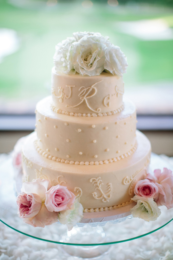 pink and cream wedding at the Big Canyon Country Club, photo by Troy Grover Photographers | via junebugweddings.com (4)