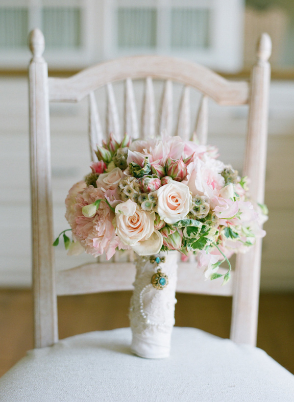 pink and cream wedding at the Big Canyon Country Club, photo by Troy Grover Photographers | via junebugweddings.com (28)