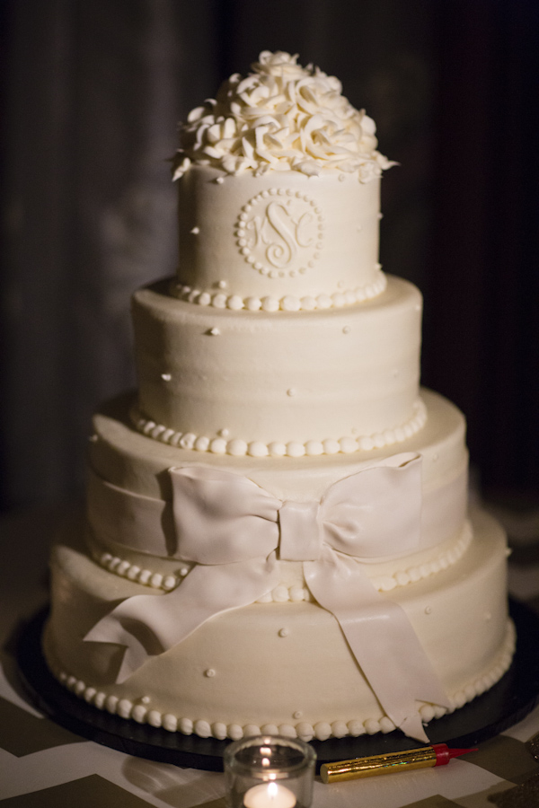 black, white, gold and silver New Year's Eve wedding, photos by Asya Photography | via junebugweddings.com