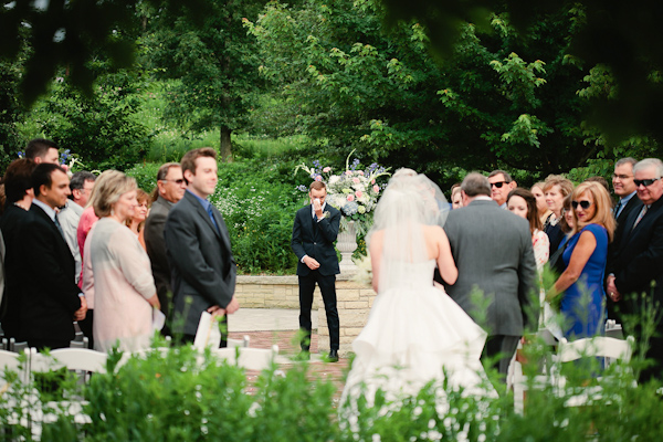 classic Oscar De La Renta bridal style with photos by Katherine Salvatori Photography | via junebugweddings.com