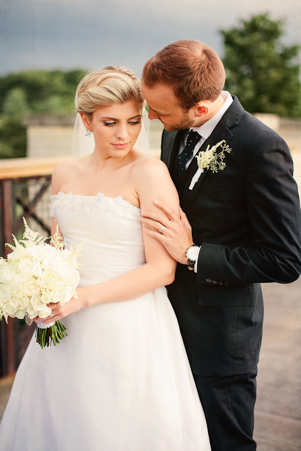 classic Oscar De La Renta bridal style with photos by Katherine Salvatori Photography | via junebugweddings.com