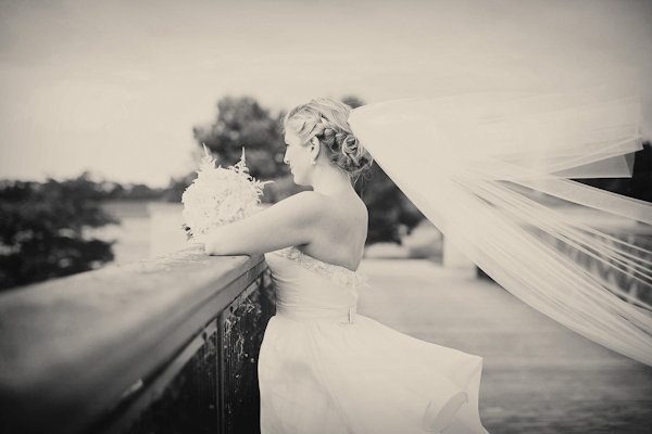 classic Oscar De La Renta bridal style with photos by Katherine Salvatori Photography | via junebugweddings.com