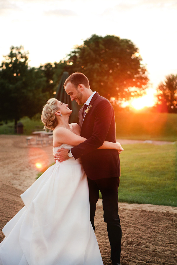 classic Oscar De La Renta bridal style with photos by Katherine Salvatori Photography | via junebugweddings.com