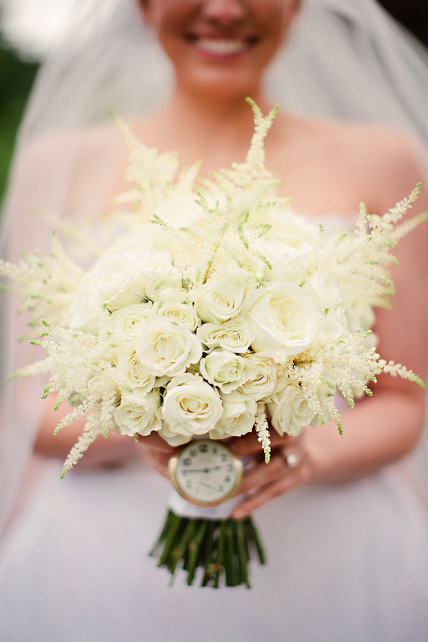 classic Oscar De La Renta bridal style with photos by Katherine Salvatori Photography | via junebugweddings.com