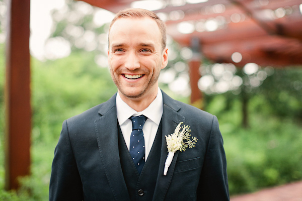 classic Oscar De La Renta bridal style with photos by Katherine Salvatori Photography | via junebugweddings.com