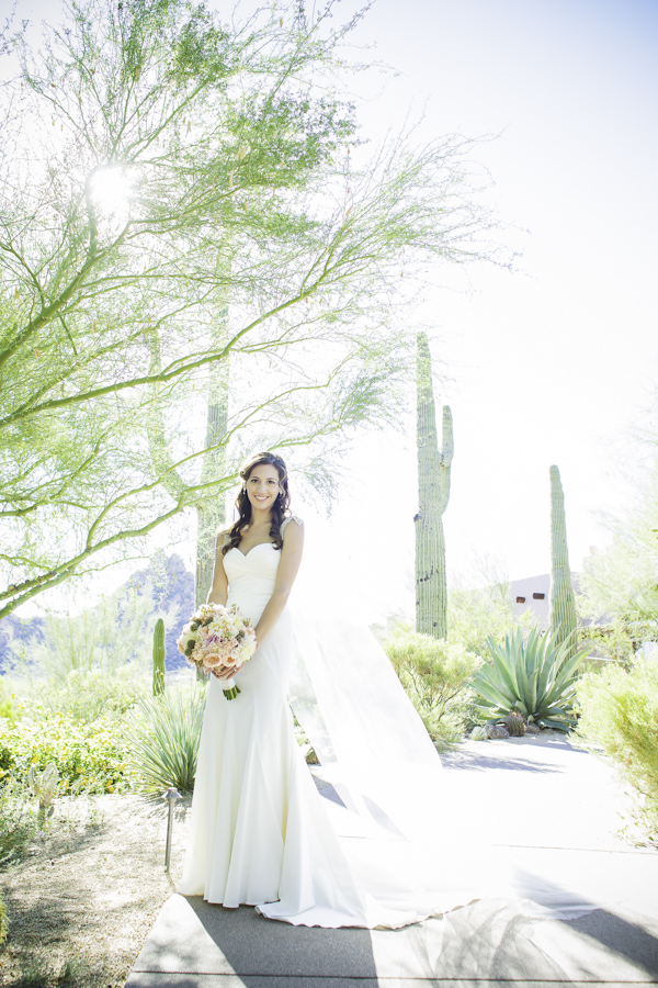 colorful desert wedding at Four Seasons in Scottsdale, Arizona - photo by Erica Velasco Photographer | via junebugweddings.com