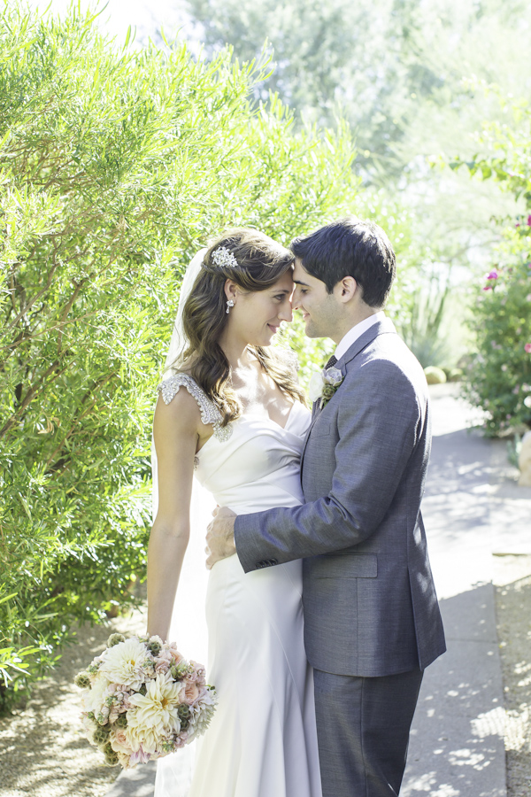 colorful desert wedding at Four Seasons in Scottsdale, Arizona - photo by Erica Velasco Photographer | via junebugweddings.com