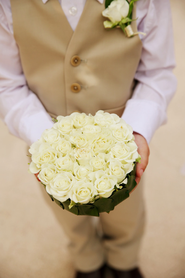 destination wedding in Cabo with photos by Chris + Lynn Photographers | via junebugweddings.com