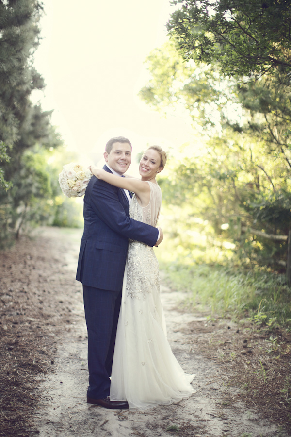 intimate New Jersey wedding at Haven Beach, photos by Sarah DiCicco Photography | via junebugweddings.com