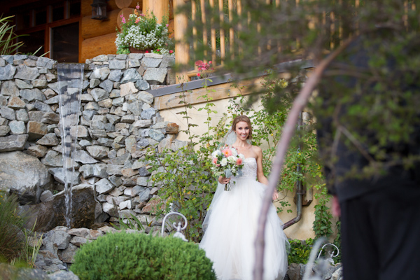 peach and cream rustic winery wedding in Naramata, BC with photos by Whitney Lane Photography | via junebugweddings.com