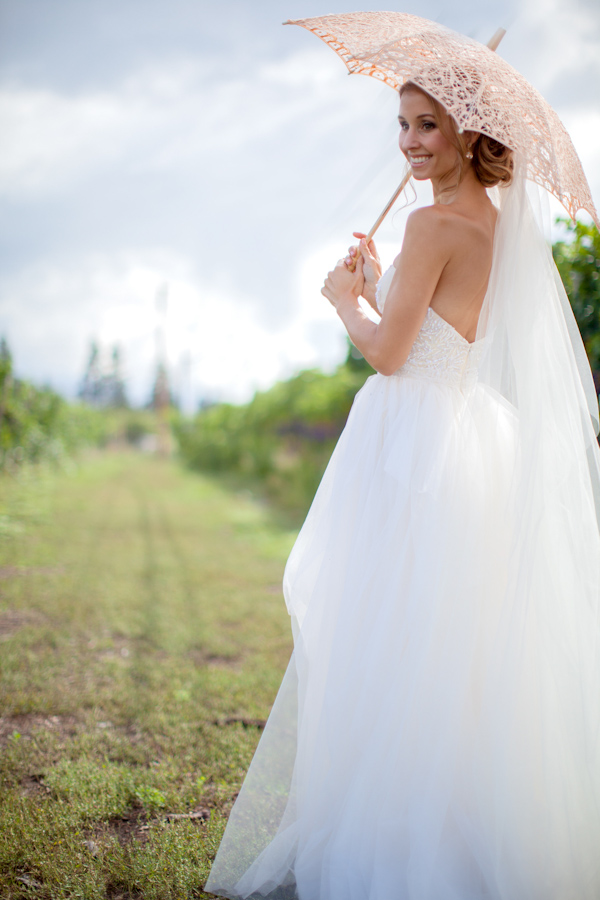 peach and cream rustic winery wedding in Naramata, BC with photos by Whitney Lane Photography | via junebugweddings.com