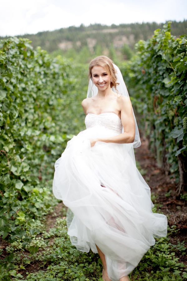 peach and cream rustic winery wedding in Naramata, BC with photos by Whitney Lane Photography | via junebugweddings.com