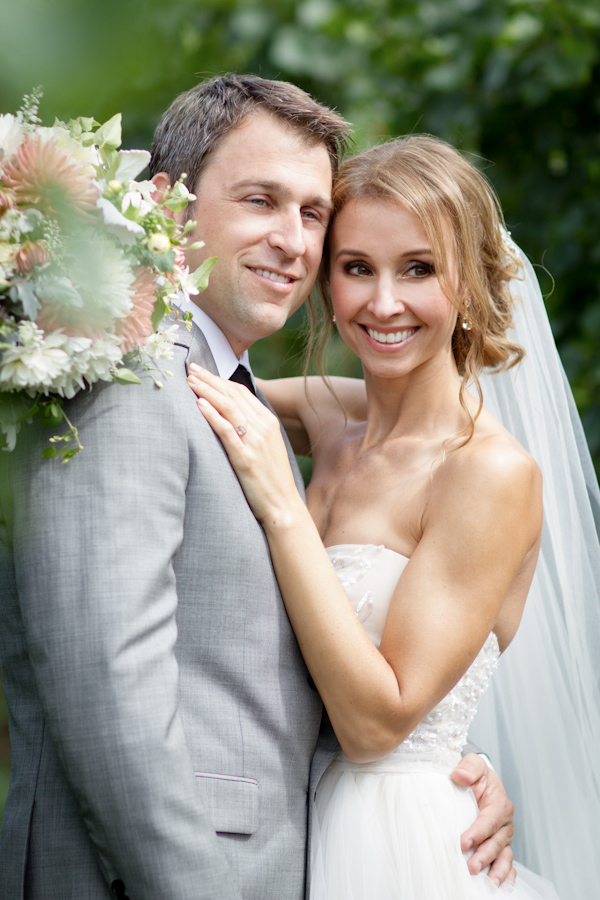 peach and cream rustic winery wedding in Naramata, BC with photos by Whitney Lane Photography | via junebugweddings.com