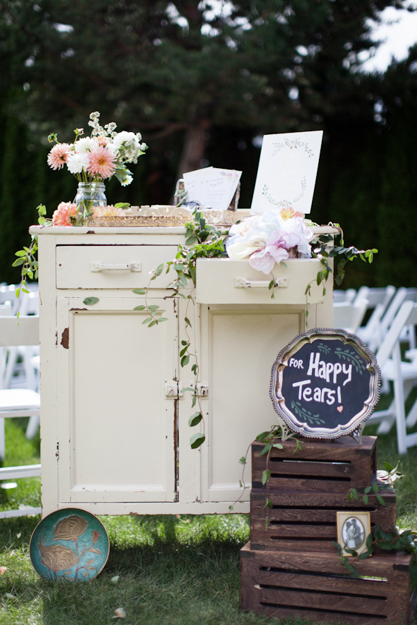 peach and cream rustic winery wedding in Naramata, BC with photos by Whitney Lane Photography | via junebugweddings.com