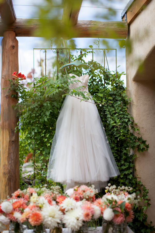 peach and cream rustic winery wedding in Naramata, BC with photos by Whitney Lane Photography | via junebugweddings.com