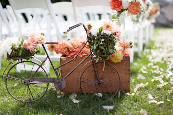 peach and cream rustic winery wedding in Naramata, BC with photos by Whitney Lane Photography | via junebugweddings.com