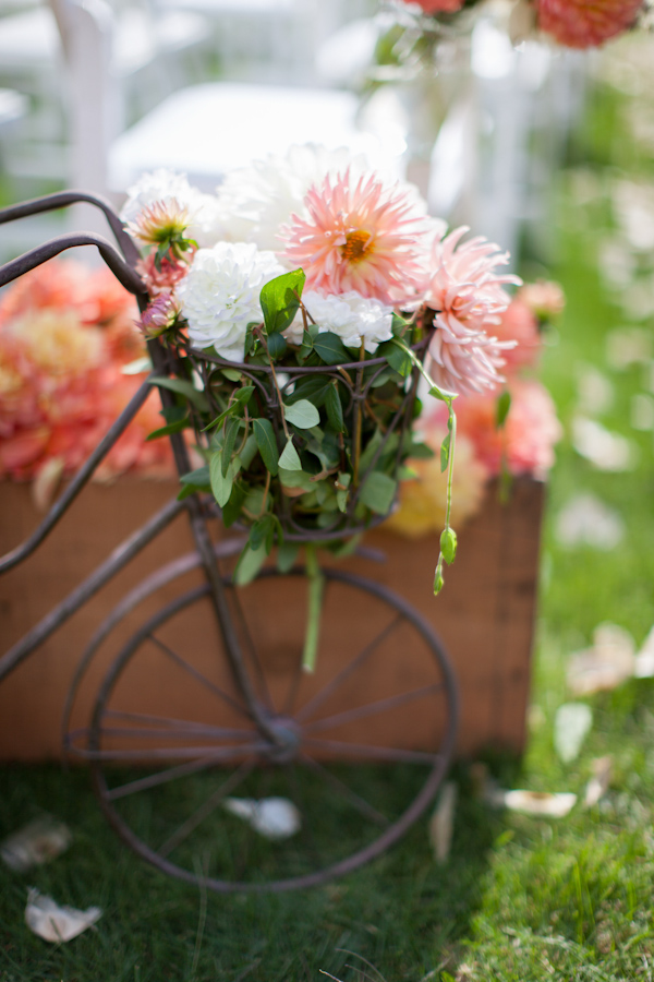 peach and cream rustic winery wedding in Naramata, BC with photos by Whitney Lane Photography | via junebugweddings.com