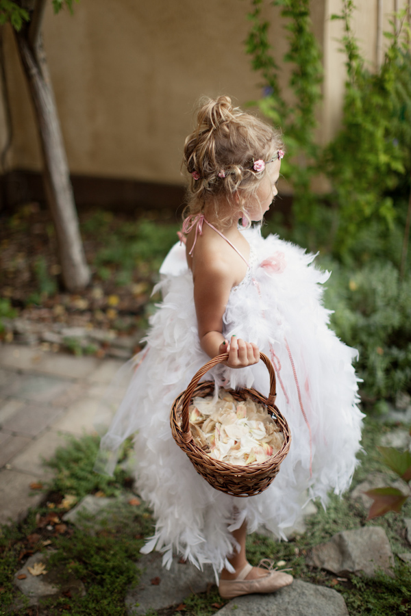 peach and cream rustic winery wedding in Naramata, BC with photos by Whitney Lane Photography | via junebugweddings.com