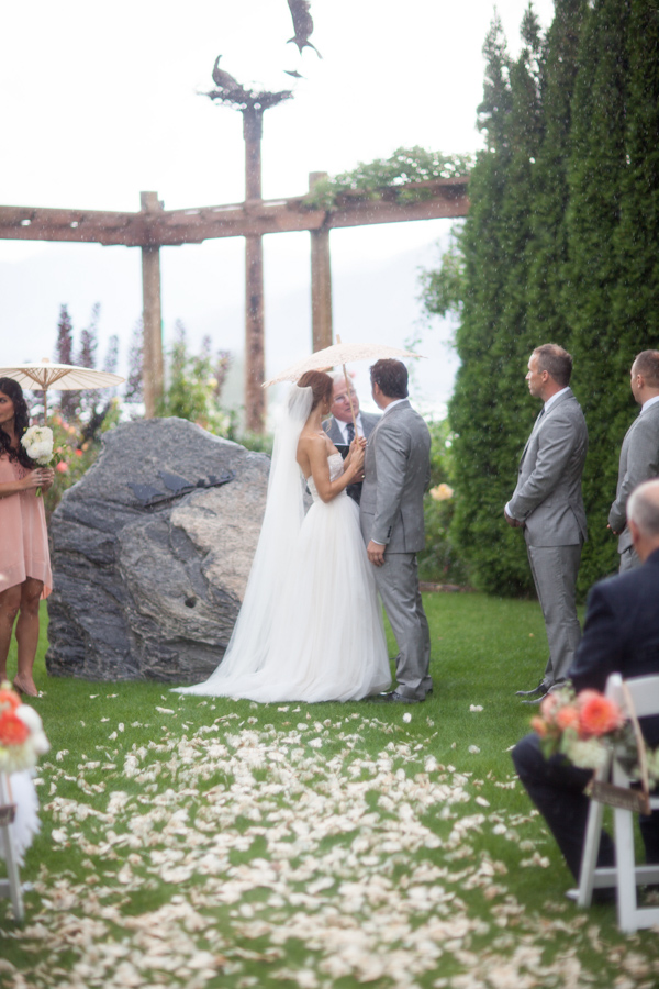 peach and cream rustic winery wedding in Naramata, BC with photos by Whitney Lane Photography | via junebugweddings.com