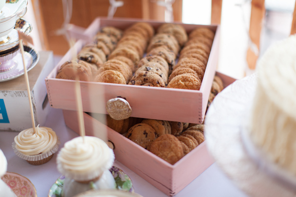 peach and cream rustic winery wedding in Naramata, BC with photos by Whitney Lane Photography | via junebugweddings.com