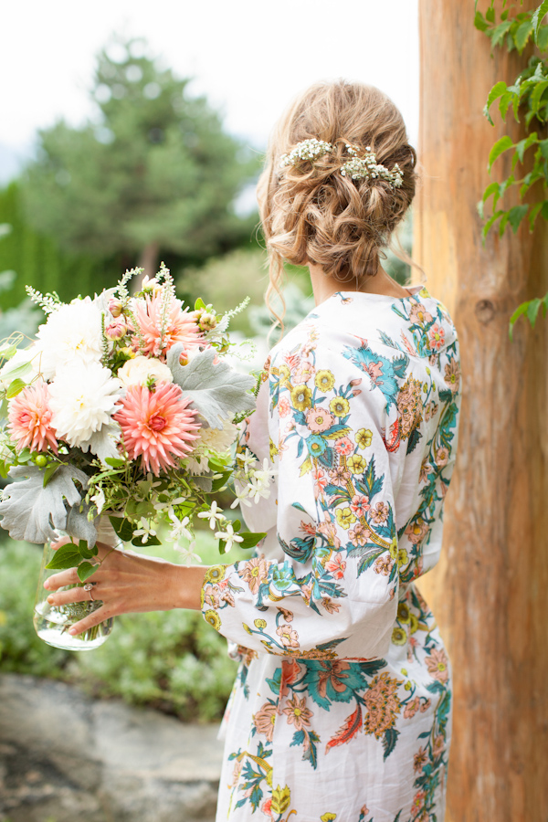 peach and cream rustic winery wedding in Naramata, BC with photos by Whitney Lane Photography | via junebugweddings.com