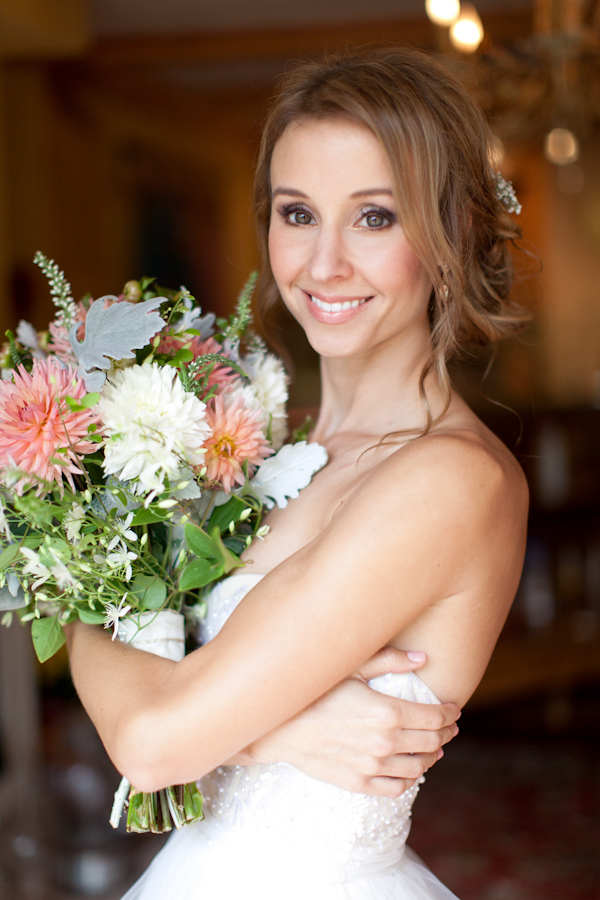 peach and cream rustic winery wedding in Naramata, BC with photos by Whitney Lane Photography | via junebugweddings.com