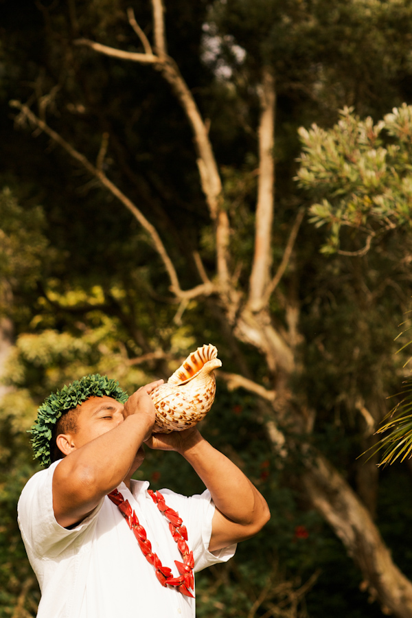 Hawaii destination wedding on Lanai island with photos by Anna Kim Photography | via junebugweddings.com