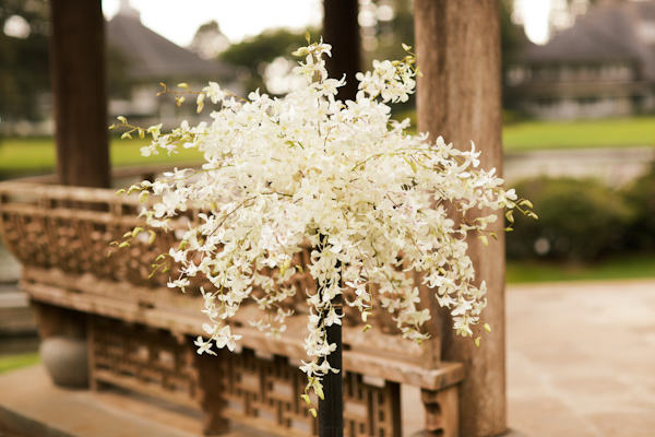 Hawaii destination wedding on Lanai island with photos by Anna Kim Photography | via junebugweddings.com