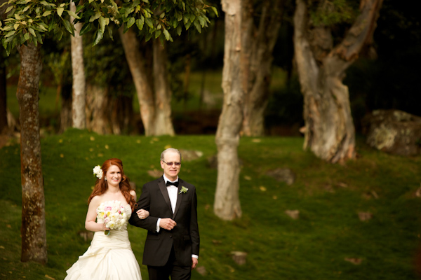 Hawaii destination wedding on Lanai island with photos by Anna Kim Photography | via junebugweddings.com