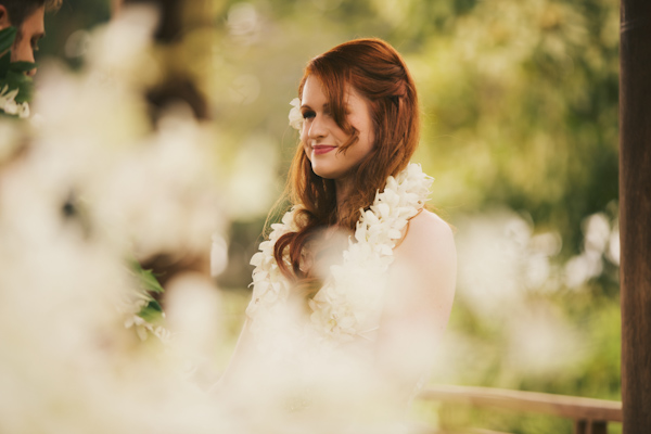 Hawaii destination wedding on Lanai island with photos by Anna Kim Photography | via junebugweddings.com