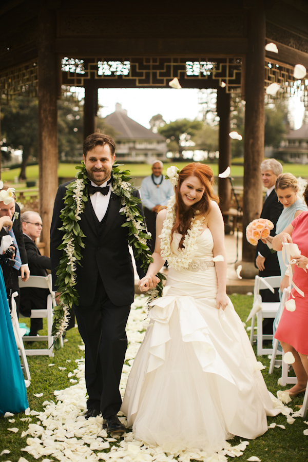 Hawaii destination wedding on Lanai island with photos by Anna Kim Photography | via junebugweddings.com