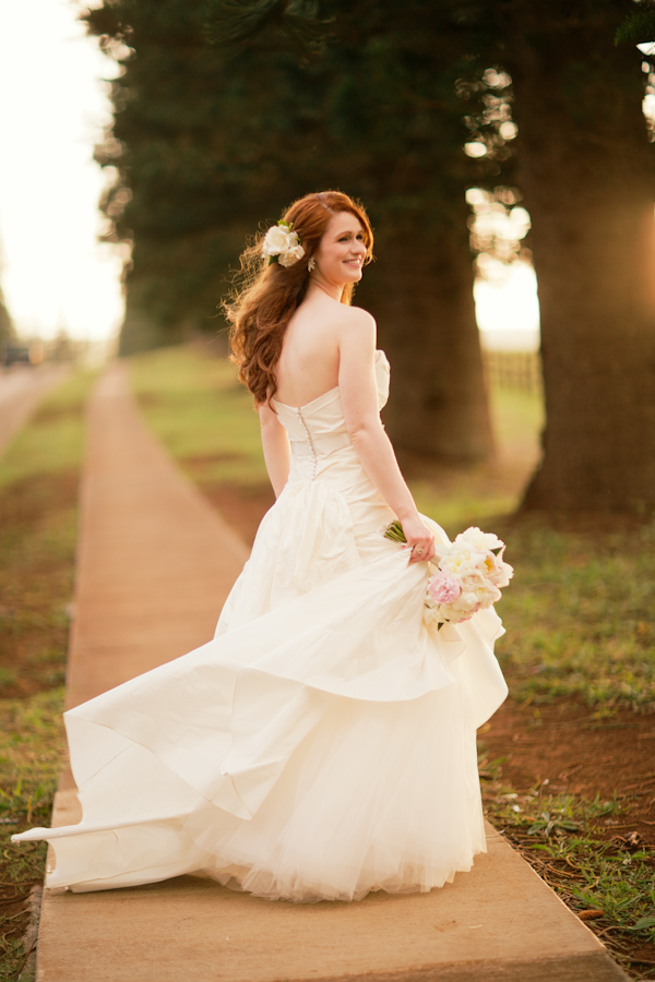 Hawaii destination wedding on Lanai island with photos by Anna Kim Photography | via junebugweddings.com