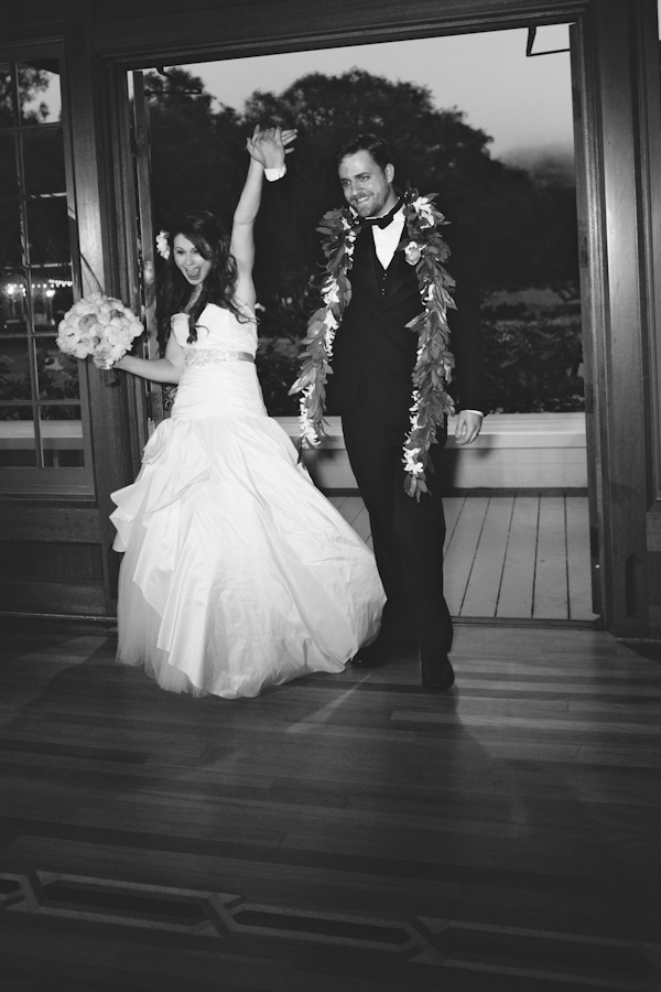 Hawaii destination wedding on Lanai island with photos by Anna Kim Photography | via junebugweddings.com