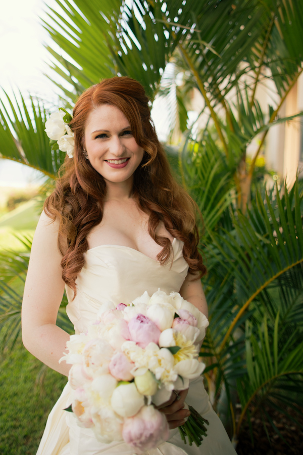 Hawaii destination wedding on Lanai island with photos by Anna Kim Photography | via junebugweddings.com