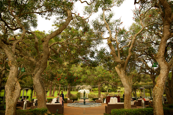 Hawaii destination wedding on Lanai island with photos by Anna Kim Photography | via junebugweddings.com