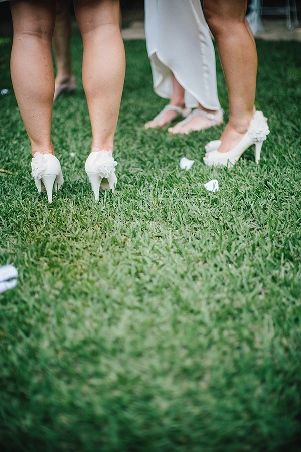 charming Australia wedding with gorgeous wedding party style, photo by Hannah Blackmore Photography | via junebugweddings.com