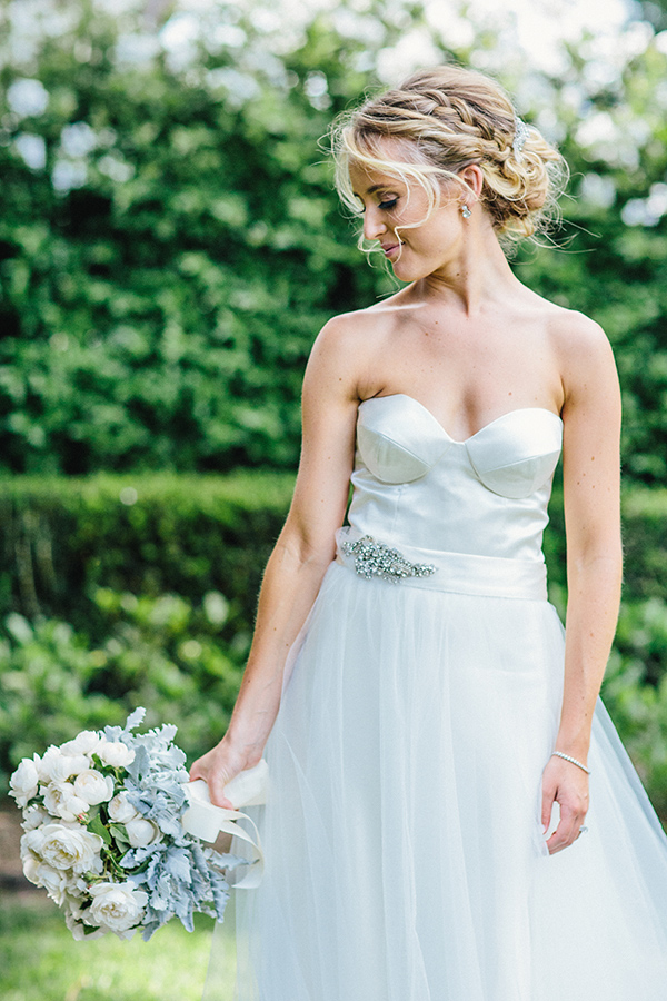 charming Australia wedding with gorgeous wedding party style, photo by Hannah Blackmore Photography | via junebugweddings.com