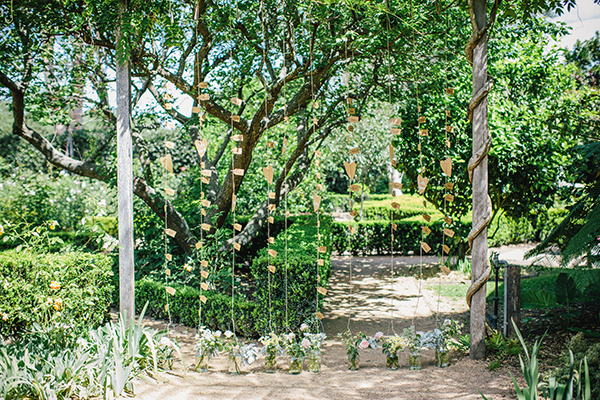 charming Australia wedding with gorgeous wedding party style, photo by Hannah Blackmore Photography | via junebugweddings.com