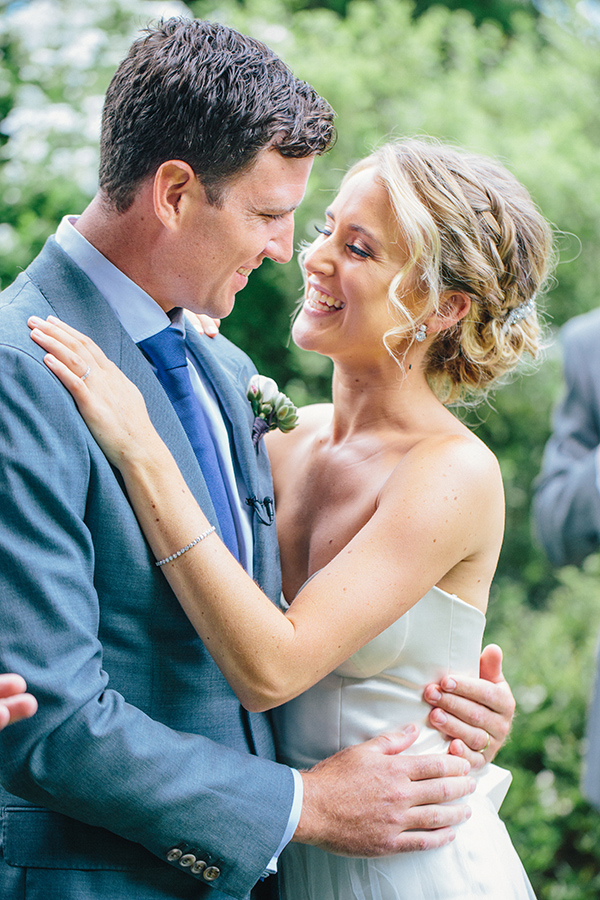 charming Australia wedding with gorgeous wedding party style, photo by Hannah Blackmore Photography | via junebugweddings.com