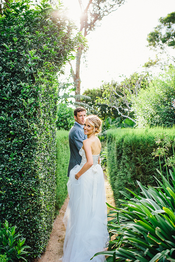 charming Australia wedding with gorgeous wedding party style, photo by Hannah Blackmore Photography | via junebugweddings.com